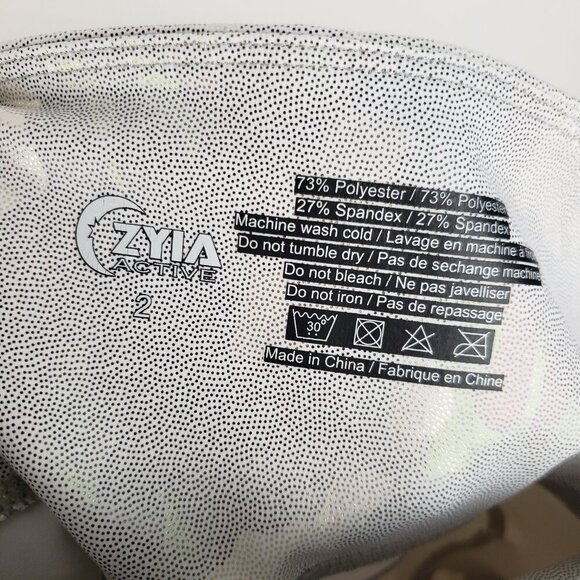 Zyia Light n Tight Hi-Rise Capri Pocket Leggings Metallic Gray Camo Size 2 - Picture 6 of 6